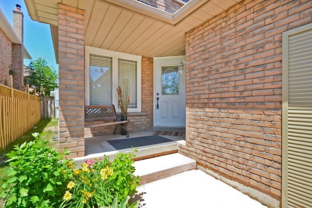 Buy house in Brampton