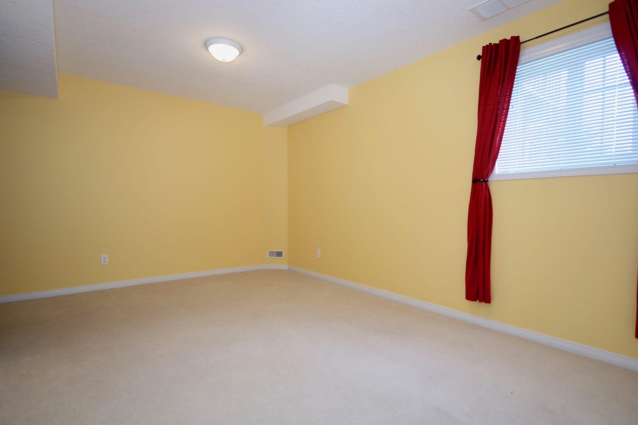Yellow walls room