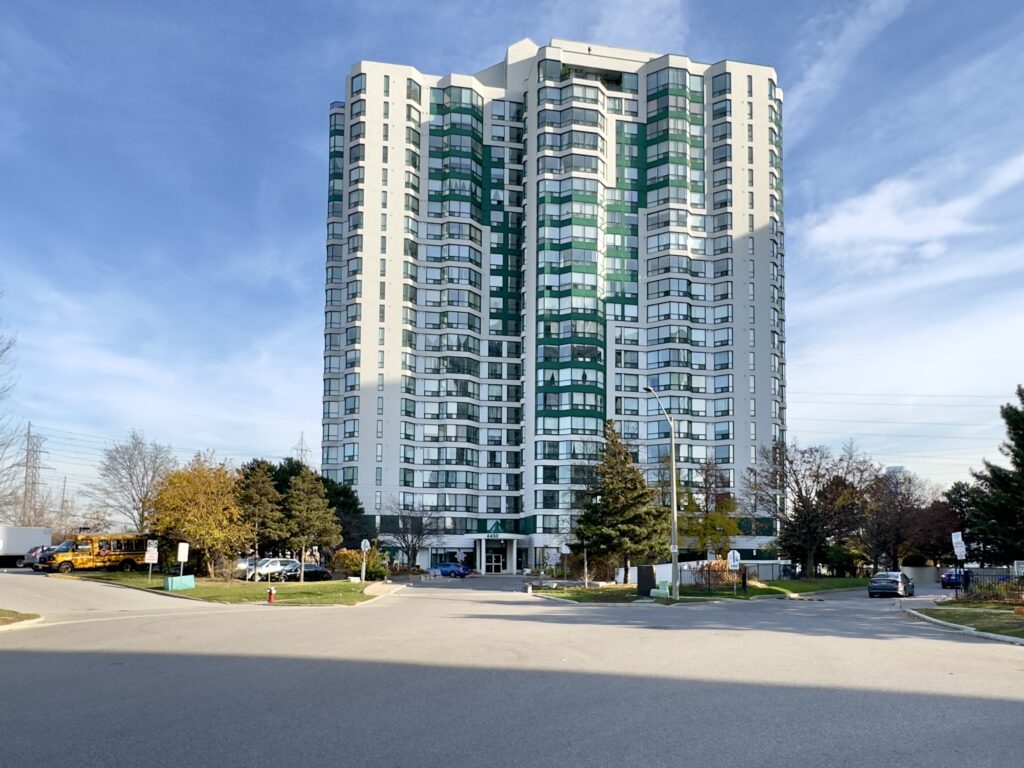 Three bedroom Mississauga condo for lease.