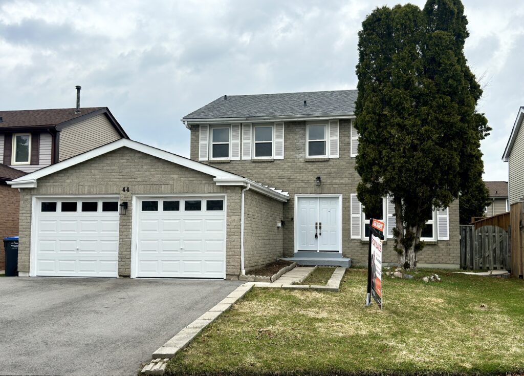 44 Newcastle Crescent, Brampton, fully renovated 4-bedroom detached home with legal 2-bedroom basement apartment in Westgate.