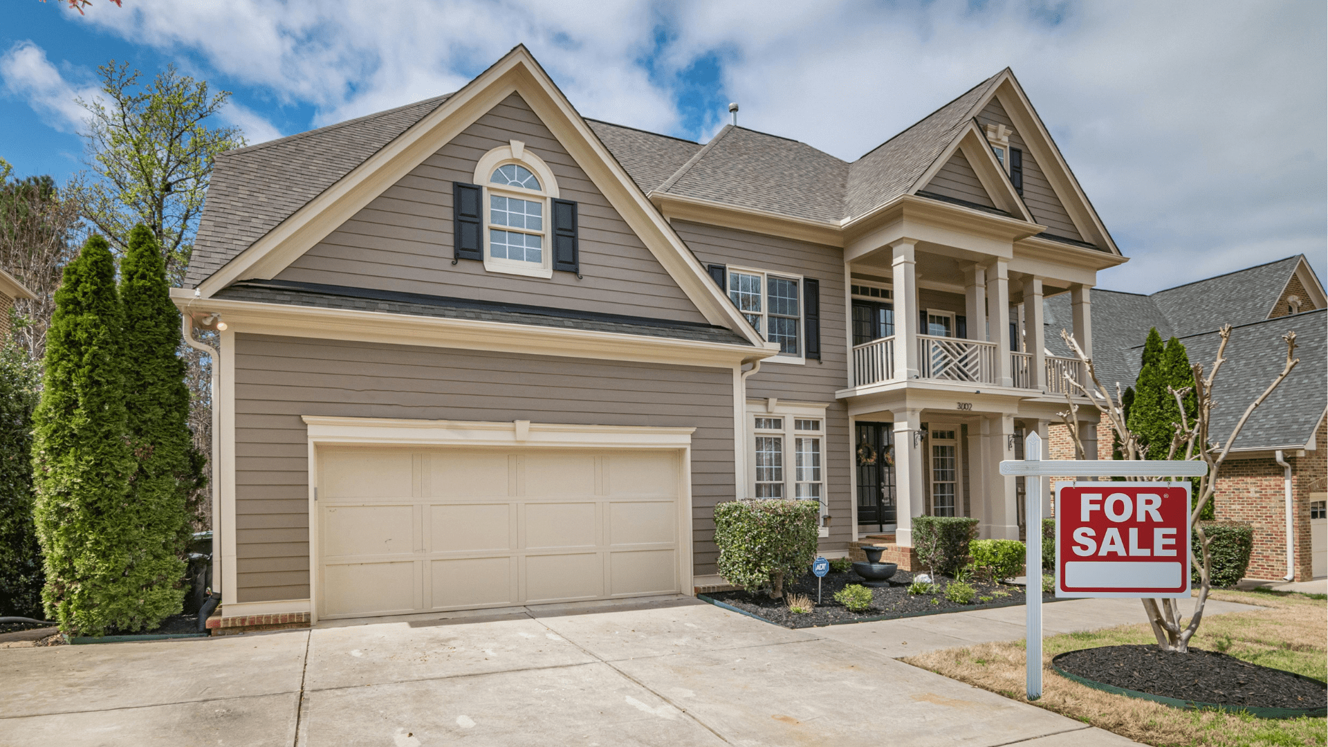 A home for sale in a GTA neighbourhood that has not attracted buyer. interest.