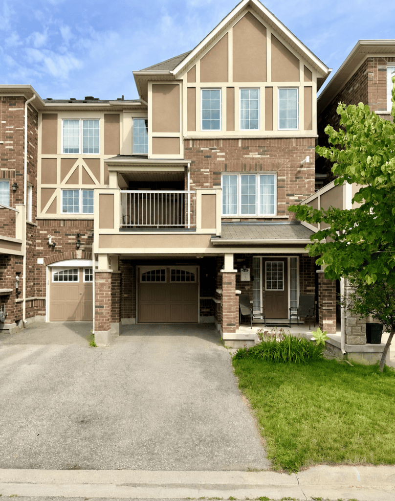 Front exterior of 1621 Gainer Crescent, a three-bedroom freehold townhome in Milton's Hawthorne Village, with attached garage and driveway.